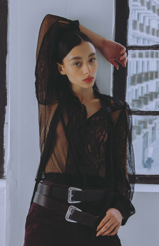 Woman wearing a double buckle Amsterdam Heritage leather belt