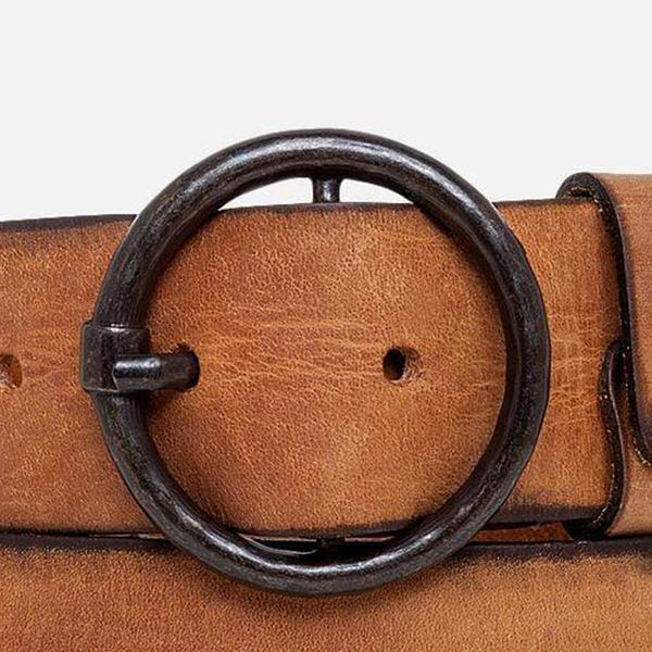 Close-up of the Pip's round metal buckle